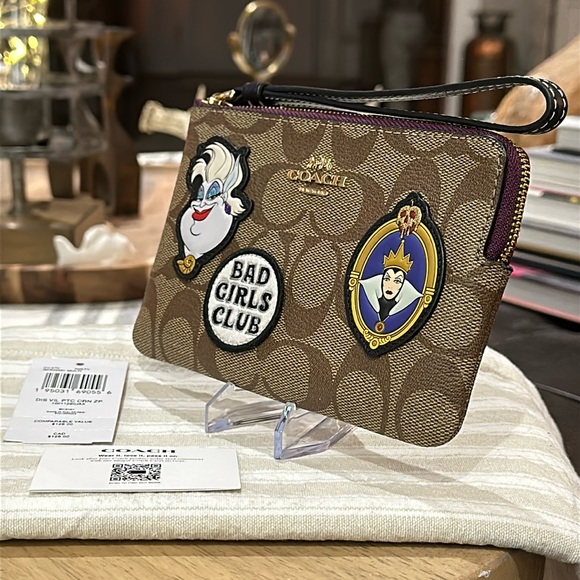 Disney X Coach Corner Zip Wristlet w/Disney Villains Bad Girls Club Patches, NWT - Picture 2 of 16